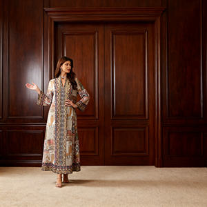 Robe Abaya en Polyester Imprimée Personnalisée de Qualité Supérieure pour Femmes Musulmanes – Fournisseur de Vêtements Élégants en Gros pour Occasions Spéciales - Product Image 2