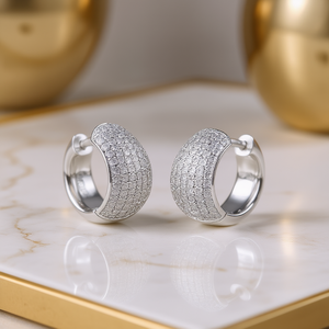 Orecchini a Cerchio Placcati in Oro Bianco con Diamanti Taglio Brillante Rotondo, Micro Incastonatura, Gioielli di Lusso da Donna per Uso Quotidiano - Product Image 2
