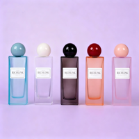 Bouteilles de parfum vides en verre bleu rose de pulvérisation épaisses carrées de 30ml 50ml 100ml avec couvercles à boule de luxe