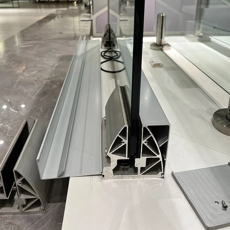 HDSAFE alüminyum korkuluklar donanım 12mm çerçevesiz cam korkuluk U kanal kelepçe dış cam küpeşte merdiven korkuluk tasarım