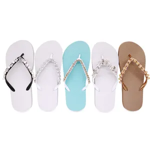 Fashion Trendy PVC Strap with Diamonds Lots Flip Flops Design Casual Beach Rubber Sole Custom Outdoor Slippers Flip Flop