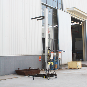 हाथ से संचालित एल्यूमीनियम मिश्र धातु ऊर्ध्वाधर मस्तूल लिफ्ट सामग्री के साथ 290-450 किलोग्राम क्षमता और 3-7.5 मीटर उठाने की ऊंचाई - Product Image 3