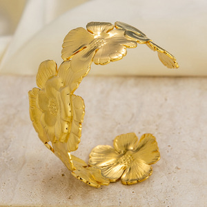 Brazalete de Acero de Titanio con Forma de Flor, Chapado en Oro de 18K, Joyería para Mujer, Modelo Sz61018 - Product Image 2