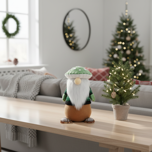 Petite poupée elfe de Noël verte unique faite à la main, mignonne, en peluche, avec chapeau en forme de champignon et des crocs de renne - Product Image 3