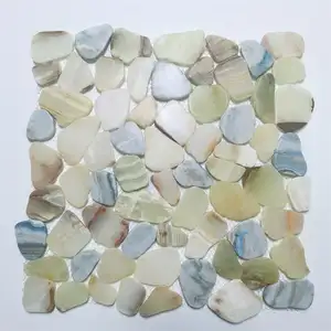 Marmor Natursteine Unregelmäßige Kiesel form Harz Mosaik fliese für Innenwand-und Boden dekoration