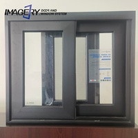 Fenêtres coulissantes à double vitrage avec cadre en aluminium, design simple, et moustiquaire en acier inoxydable à mailles losangées