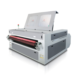 Machine <span class=keywords><strong>de</strong></span> découpe laser CO2 automatique <span class=keywords><strong>rouleau</strong></span> à <span class=keywords><strong>rouleau</strong></span> 1610 1810 1812 avec rail <span class=keywords><strong>de</strong></span> guidage Hiwin pour feutre, tissu en <span class=keywords><strong>laine</strong></span> et bois - Product Image 2