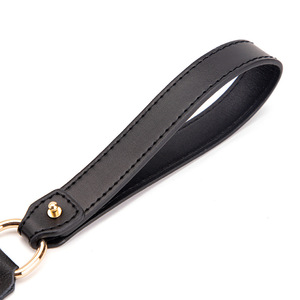 Látigo de Cuero Negro con Flecos para Juegos de Bondage para Adultos - Product Image 4