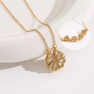 Koreaanse trendy premium vierklaverblad gouden titanium stalen ketting dames multi-wear openbare hanger delicate micro-pavé collier - Product Image 3