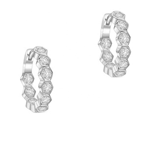 Petites boucles d'oreilles créoles en laiton doré pour bébé fille, motif ruche avec zircon, design tendance - Product Image 5