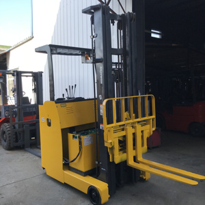 Komatsu 15 Reach Truck Forklift Used Diesel 6m Lifting Height 1 Year Warranty 4WD Japan Origin Excellent Performance High - Product Image 6