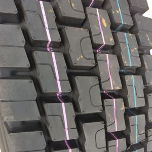 <span class=keywords><strong>Pneu</strong></span> de camion <span class=keywords><strong>semi</strong></span>-<span class=keywords><strong>remorque</strong></span> en vente chaude 12r22.5 Haute résistance à l'usure 300 000 km <span class=keywords><strong>Pneu</strong></span> sous vide - Product Image 4