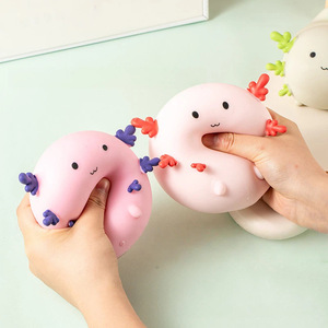 Novedad JINFENG OEM Juguetes Blandos de Peluche de Salamandra Adorable, Bolas de Peluche de TPR Rellenas de Slime, Peces con Luces LED para Aliviar el Estrés - Product Image 2