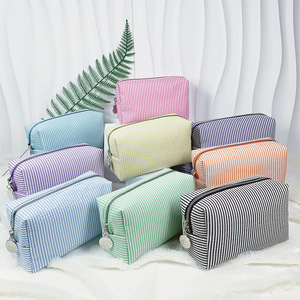 Bolsa de Maquillaje de Viaje de Gran Capacidad al por Mayor, Moderna, Portátil, con Cierre de Cremallera y Rayas para Organizar Artículos de Tocador - Product Image 1