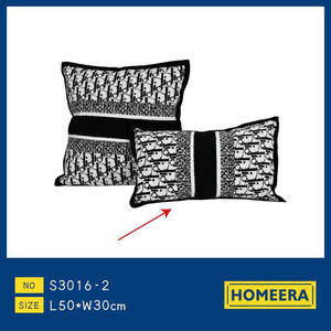 Cuscino in poliestere resistente ed elegante da 50x30cm con motivo bianco e nero per decorazioni Decorative e cuscini - Product Image 1