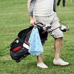 Toallas de Golf Personalizadas Bordadas de Microfibra - Ecológicas, Antimicrobianas, de Secado Rápido con Bolsa de Almacenamiento de Malla para Uso Deportivo - Product Image 2