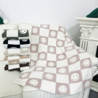 Couverture en tricot confortable personnalisée damier sourire visage motif personnalisé écologique en tricot pour la maison chaude