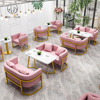 Ensemble de meubles de salon de café, canapé incurvé en marbre, table et chaises pour restaurant