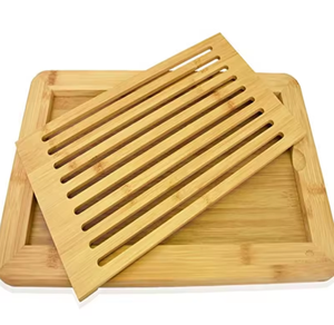 Planche à découper en bambou et bois naturels avec bac à miettes intégré - Product Image 2