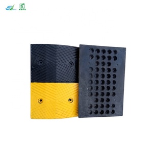 Nuevos Productos: Reductor de Velocidad de Goma de Alta Visibilidad Amarillo y Negro de 12 Pulgadas de Ancho - Product Image 4