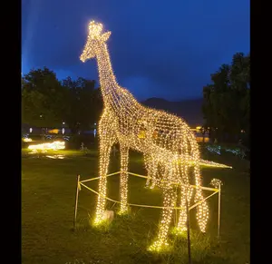 New Outdoor Waterproof Xmas Decorations Commercial 3D LED Motif Lights Reindeer Giraffe Wreath Light For Christmas