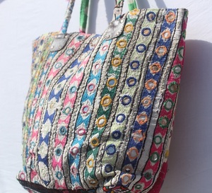 Sac à bandoulière ethnique indien en toile légère de qualité supérieure, brodé à la main de fleurs Jaipuri Banjara, avec fermeture éclair, grande capacité pour - Product Image 5