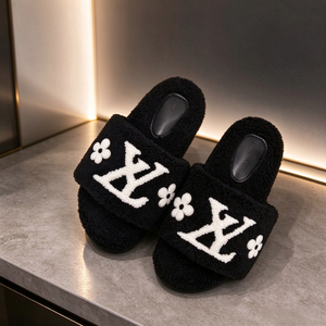Chaussons d'hiver en fourrure de haute qualité pour femmes, à lanières réglables, avec broderie trèfle à cinq feuilles, chauds et confortables, pour intérieur et extérieur - Product Image 1