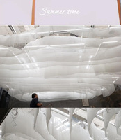 Vente chaude : Panneaux de rideaux de fond de scène de mariage suspendus en mousseline de coton blanc transparente, drapé de plafond en coton, design ondulé, décoratif pour fête