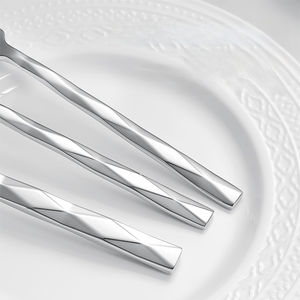 ชุดช้อนส้อมมีดสแตนเลสทรงเหลี่ยม ด้ามจับทรงสี่เหลี่ยม ปลายมีดทรงเพชร คุณภาพสูง หนาพิเศษ สำหรับโรงแรมและร้านอาหาร - Product Image 4