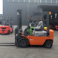 Chariot élévateur diesel compact mini 1,5 tonne pour l'industrie légère, machine de stockage de palettes en intérieur