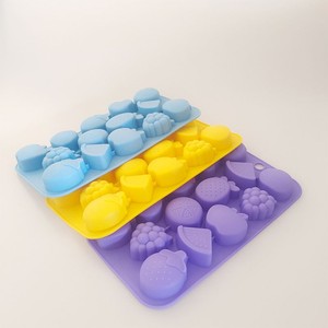 Outil créatif pour glaçons en silicone en forme de fruits - Réutilisable, écologique, qualité alimentaire - Product Image 2