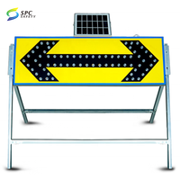 Coins d'allée, ponts d'autoroute, rampes courbes jaunes réfléchissants et clignotants, sécurité solaire, guidage Led à chevrons, panneaux de circulation
