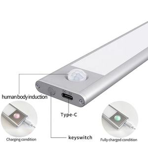 Luz Inteligente Inalámbrica para Armario con Sensor de Movimiento, Carga USB, Luz LED con Sensor de Movimiento para Debajo del Gabinete de Cocina - Product Image 3