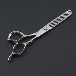 กรรไกรตัดผมมืออาชีพ 7 นิ้ว กรรไกรซอยผม สแตนเลส หัวตรง สำหรับใช้ในร้านเสริมสวย - Product Image 2