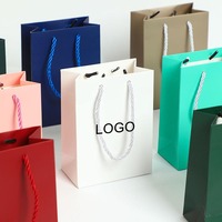 Sacs en papier de luxe faits à la main avec poignée pour emballage de bijoux, personnalisables avec logo, pour colliers et bagues