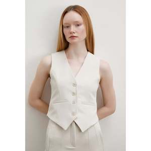 Hermoso chaleco beige sin mangas para mujer con cierre de botones para trajes - Product Image 3