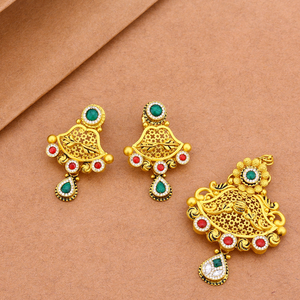 Pendentif traditionnel en or avec motif de paon, serti de pierres rouges, vertes et blanches, bijoux ethniques indiens pour les mariages - Product Image 3