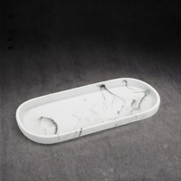 Plateau de service ovale personnalisé effet marbre, fabricant OEM de polyrésine, plateau de vanité pour salle de bain d'hôtel pour articles de toilette