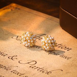 Pendientes de Perlas con Microincrustaciones Exquisitas, Modernos, de Alta Gama, Lujosos y Versátiles con un Brillo Intenso y Personalizados - Product Image 3