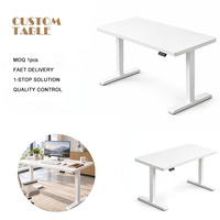 Poste de travail à domicile entièrement blanc, coins de bureau arrondis, pieds en forme de T, commandes à bouton-poussoir, bureau électrique réglable en hauteur