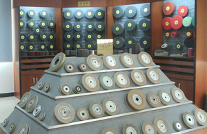 Meule abrasive non tissée en nylon de dureté moyenne d'OEM pour des broyeurs d'acier inoxydable diamètre de 150mm épaisseur de 25/50mm - Product Image 6