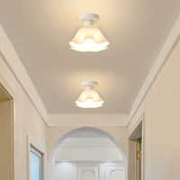 Luminaire LED floral moderne et minimaliste en PVC à montage en surface pour couloir d'entrée, avec changement de couleur tricolore pour entrée et balcon