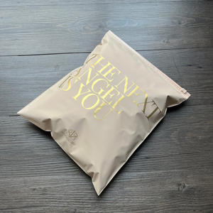 Sacs d'emballage beiges avec logo personnalisé, sacs à fermeture éclair pour vêtements, sacs à fermeture éclair imperméables et résistants aux déchirures, sacs à fermeture éclair mats sans trous d'aération - Product Image 5