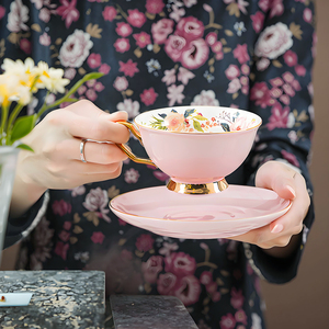 Set di <span class=keywords><strong>tazze</strong></span> e piattini <span class=keywords><strong>da</strong></span> tè in porcellana di lusso con manico dorato, tazza <span class=keywords><strong>da</strong></span> tè <span class=keywords><strong>da</strong></span> caffè con motivo floreale in ceramica - Product Image 5