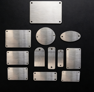 Großhandel Maßanfertigung Blanko Gebürstete Edelstahl-Namensschilder Verschiedene Formen Langlebige Metall-Identifikationsschilder Logo - Product Image 1