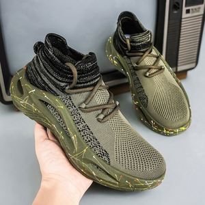 Zapatos transpirables de punto para hombre, modelo nuevo de verano, de malla, ligeros, sin cordones, de suela blanda, informales, deportivos, versátiles y modernos - Product Image 1