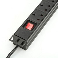 Gabinete de red profesional PDU 1U 19 "Montaje en rack Mejor precio Producto Estilo británico PDU