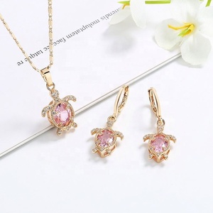 ชุดเครื่องประดับ Hd Jewelry สร้อยคอแฟชั่นและต่างหูเพชรคิวบิกเซอร์โคเนีย ดีไซน์เต่าน่ารัก ชุบทอง 18K วัสดุทองเหลืองคุณภาพ Aaa สำหรับผู้หญิง - Product Image 3