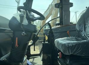 รถตักล้อยางมือสอง Caterpillar 420F พร้อมเครื่องยนต์รับรองมาตรฐาน CE กำลัง 70 กิโลวัตต์ รับน้ำหนักได้ 3.3 ตัน พร้อมอุปกรณ์เสริมแบบ Auger และ Breaker - Product Image 6