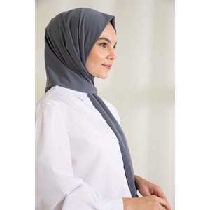 ผ้าคลุมไหล่ไหมเมดินา สีแอนทราไซต์ ผ้าพันคอยาวสำหรับผู้หญิง สไตล์หรูหรา เนื้อผ้านุ่ม - Product Image 2